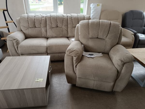 trivietė sofa su reglainerio funkcija