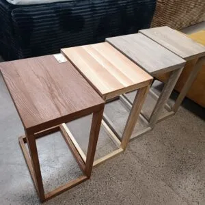 šoninis staliukas uosis