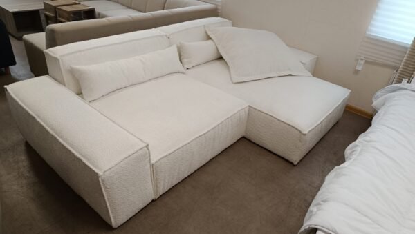 Kampinė sofa „Sirpio“ – elegancija, kuri kviečia atsipalaiduoti - Image 9